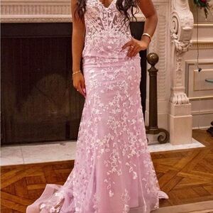 Lace-Embellished Light Pink Prom Gown